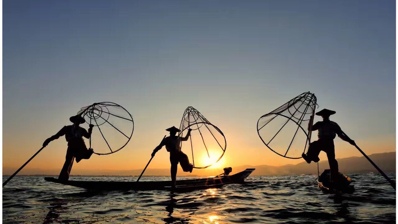 茵莱湖 is located in the heart of the shan plateau, myanmar