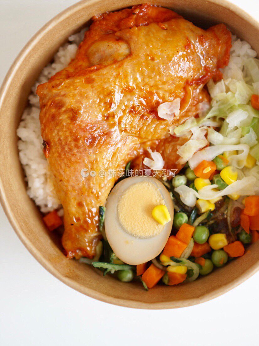 全家的奥尔良整只鸡腿饭鸡腿比脸大!